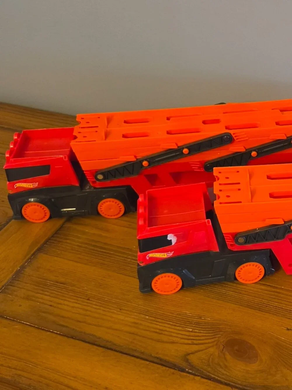 Hot Wheels Mega Hauler set of 2